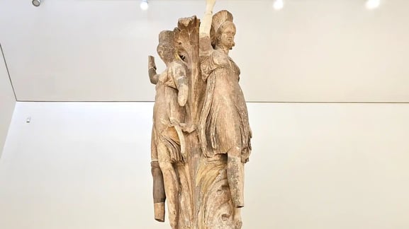 무희의 기둥과 옴파로스