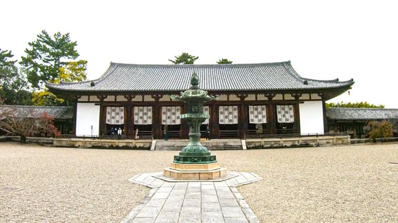 대강당(大講堂)과 회랑(廻廊)