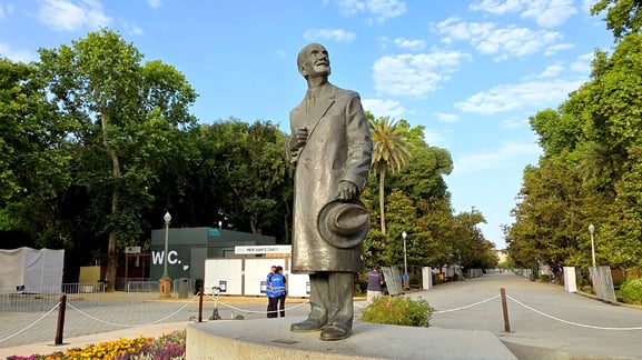 아니발 곤살레스의 동상