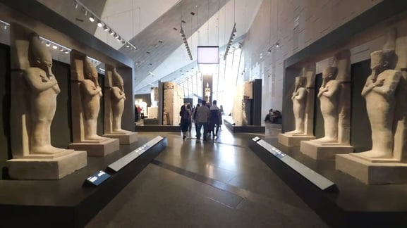 ★세누스레트 1세의 석상