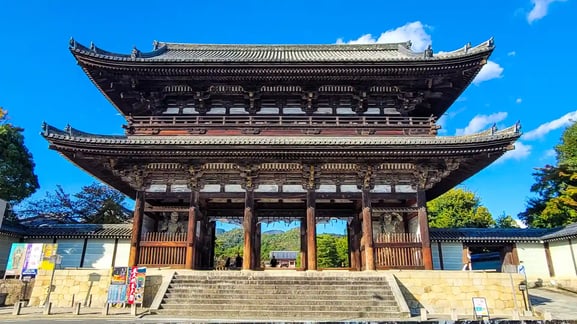 닌나지 : 니오몬(2왕문, 二王門)