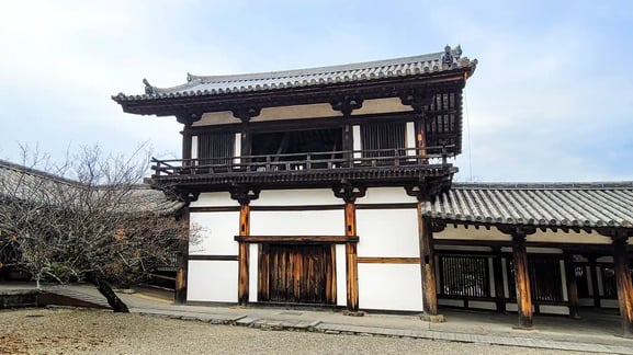 경장(経蔵)과 종루(鐘楼)