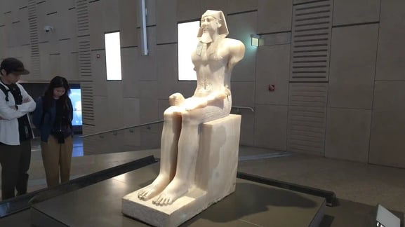 멘카우레의 좌상